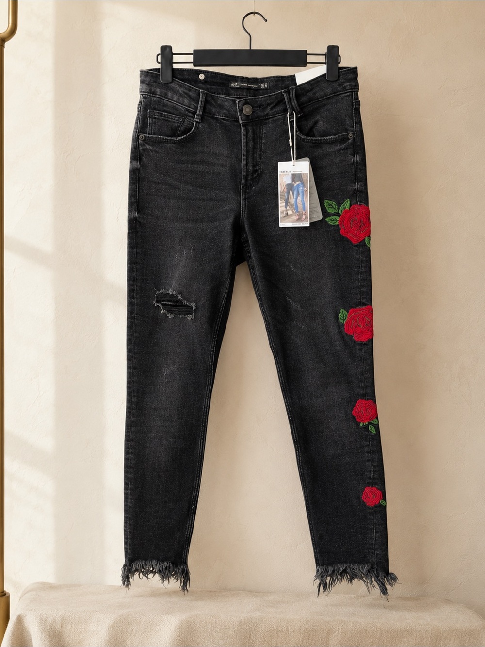 NWT Zara Trafaluc Rose Embroidered Distressed Skinny Jeans Size 8
